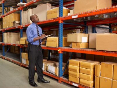 Entrepots a Yopougon